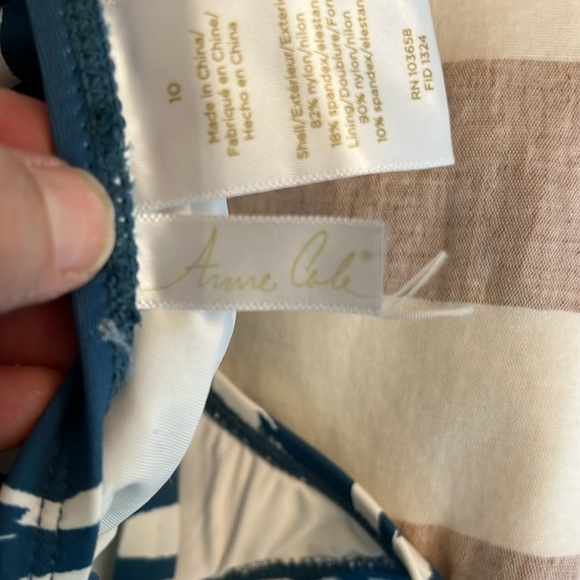 Anne Cole
JUNGLE
FEVER Printed
V-Wire
Ruched One-Piece
Swimsuit
Size 10 - Picture 10 of 15